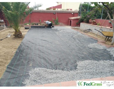 Preparación del terreno para césped artificial instalado en Granada